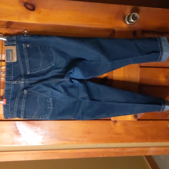 MAVI ladies size 31" Capri jeans zip front - Picture 2 of 3